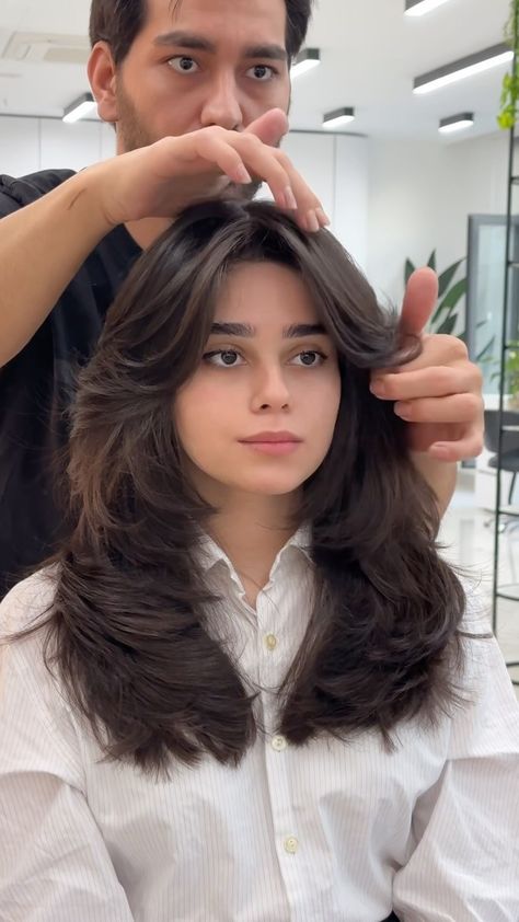 Haircuttingvideo 💇🏻‍♀️💇🏻‍♀️ Best of the best ✨ . . . #haircuttingvideo #layers #haircuts #haircuttingclass #hairbangs #hair #hairgoals… | Instagram Graduation Haircut For Women, Haircut For Healthy Hair, Leyar Hair Cut Girl, Hair Cut Style For Girls 2023, Indian Girl Haircut, Hair Cuts Chubby Face, Chubby Girl Haircut, Haircut For Medium Length Hair Indian, Front Haircut