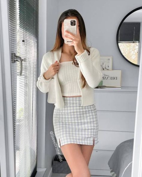 Cardigan With Skirt Outfit, Warm Cardigan Outfit, Outfits For School Autumn, Mini Skirt Outfit Aesthetic, Fall Clothing Ideas, Outfit Aesthetic Ideas, Cardigan Outfit Fall, Outfits With Mini Skirts, Casual Fall Outfits For Women