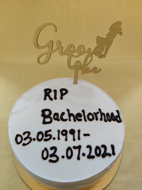 Rip Bachelorhood, Bachelorette Party Ideas For Groom, Last Bachelor Birthday Cake, Funny Engagement Cake, Bachelor Cake Ideas, Bachelor Party Cakes For Men, Groom To Be Decoration Ideas, Bachelorette Cake For Groom, Bachelor Cake For Men