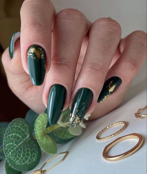 Emerald Nails, Gold Acrylic Nails, Green Acrylic Nails, Dark Green Nails, Nagel Tips, Gold Nail, Her Nails, Classy Acrylic Nails, Dark Nails