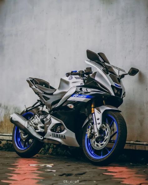 Yamaha Super Bikes, R15 M, V3 R15 Black, R15 Black, Bike Rides Photography, Facebook Cover Photos Love, Duke Bike, Gym Workout Planner, Bike Drawing