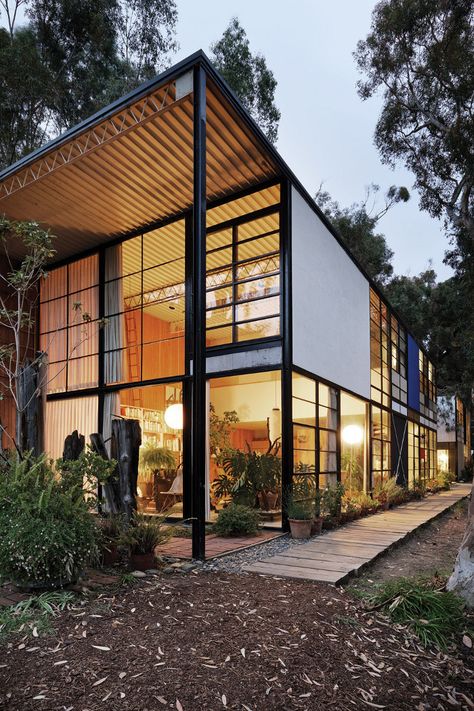 Jody Brown (@JodyBrownArch) on X Sliding Walls, Classic Chair Design, Case Study House, Eames House, Eames Office, Case Study Houses, Sliding Wall, Charles And Ray Eames, Modern Architects