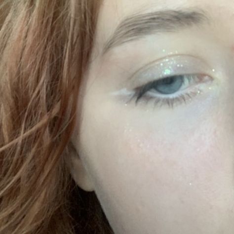 White eyeliner glitter aesthetic easy makeup 2023 Makeup White Waterline, White Eyeliner Makeup Simple, White Eyeliner Makeup Waterline, Eye Makeup White Eyeliner, White Waterline Makeup, Eye Makeup White, White Waterline, Shimmer Eyeshadow Looks, White Eyeliner Looks