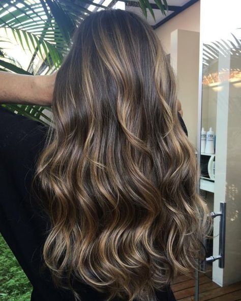 Dark Golden Blonde Highlights Balayage Balyage Brunette, Brunette Blonde Highlights, Balayage Styles, Brown Hair Inspo, Brunette Hair With Highlights, Brunette Balayage Hair, Brown Hair Balayage, Short Hair Balayage, Balayage Brunette