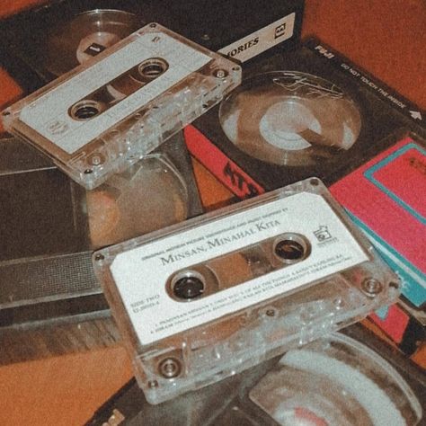 Tapes Aesthetic, Fotografi Vintage, 80s Vibes, 80s Aesthetic, Music Covers, Retro Aesthetic, Aesthetic Vintage, Retro Vibe, Vintage Aesthetic