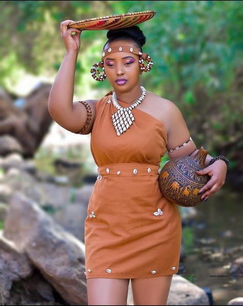 Kikuyu Traditional Attire For Women, Masai Dress Designs, Kikuyu Wedding, African Cultural Wear, Kenyan Clothes, Kikuyu Traditional Attire, Kikuyu Culture, African Traditional Wear, Bride Attire