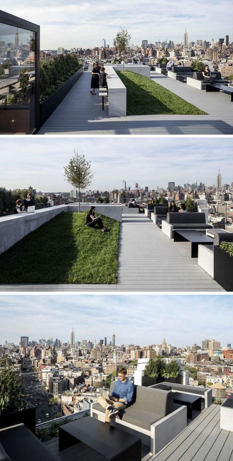 On the roof of this office space there's an amazing view of New York City, plenty of seats and a small grassy hill for a more relaxed break time. Terrasse Design, Roof Garden Design, Rooftop Design, Desain Lanskap, Outdoor Office, Rooftop Patio, Rooftop Deck, Sky Garden, Terrace Design