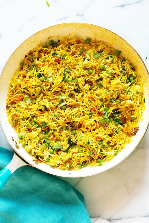 This Curry Fried Rice is packed full of flavor. Easy to make and gluten free. Use other cooked grains, spice blends for variation.  A perfect side or a light meal. #vegan #Glutenfree #Soyfree #Nutfree #Recipe #veganricha Chickpea And Rice, Curry Fried Rice, Vegan Richa, Vegan Rice, Arroz Frito, Rice Side Dishes, Free Use, Idee Pasto Sano, Samosa