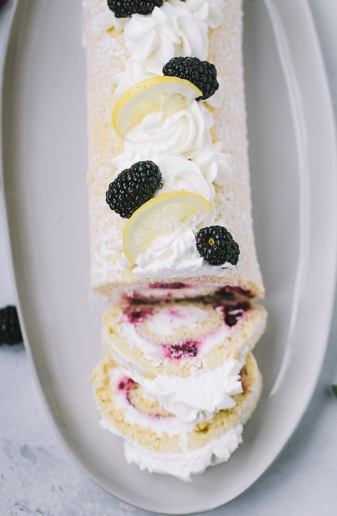 This blackberry lemon roll cake is a spring delight that would be perfect for Mother's Day. Spring Roll Cake, Cake Rolls Recipes, Lemon Roll Cake, Spring Dessert Recipes, Spring Dessert Ideas, Lemon Roll, Roulade Cake, Cake Spring, Roll Cake Recipe