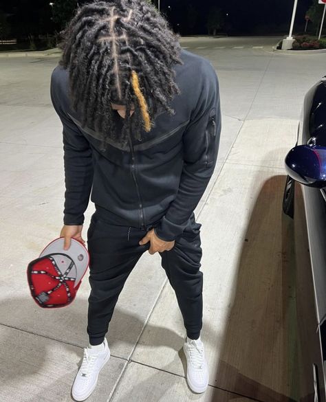 Dreads Middle Part, Middle Part Dreads, Middle Part Dreads Men, Middle Part Locs Men, Dyed Tips Locs, Dreadhead Outfits, Dreadlocks Styles Men, Dreadlock Hairstyles For Men Short, Full Head Dreads