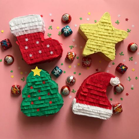 Cute mini pinatas for Christmas! #christmas #pinatas #minipinatas #christmasfavors Mini Christmas Pinata, Mexican Christmas Decorations Diy, Diy Mini Pinata, Christmas Pinatas, Pinatas Diy, Mini Pinatas Favors, Christmas Sticking, Christmas Piñatas, Christmas Pinata