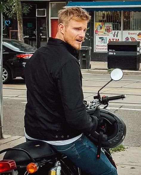 Alexander Ludwig, Mens Hairstyles Thick Hair, Gay Aesthetic, Rugged Style, Instagram Editing, Poses For Photos, Four Seasons, Celebrity Crush, Mens Hairstyles