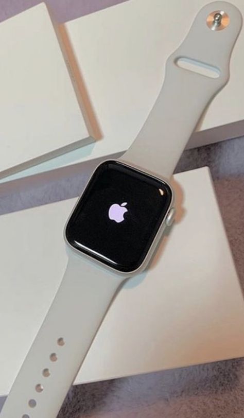 Apple Watch New, Productive Aesthetic, Vanilla Girl Aesthetic, Apple Watch Fashion, Iphone Obsession, Clean Girl Aesthetic, Vanilla Girl, Boys Summer Outfits, Beige Aesthetic