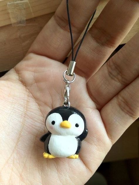 Crea Fimo, Kawaii Charms, Kawaii Penguin, Polymer Clay Kawaii, Clay Keychain, Diy Air Dry Clay, Seni Dan Kraf, Handmade Clay Jewelry, Clay Diy Projects