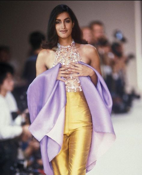 Yasmine Ghauri, Yasmeen Ghauri 90s, Runway Aesthetic, Yasmeen Ghauri, High Fashion Runway, 90s Runway Fashion, Vintage Runway, 90s Models, Iconic Dresses