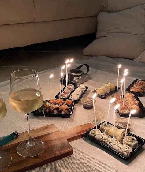 Sushi Night, 22 December, Pretty Food, Aesthetic Food, Nom Nom, Dinner Party, Diner, Girl Birthday, A Table