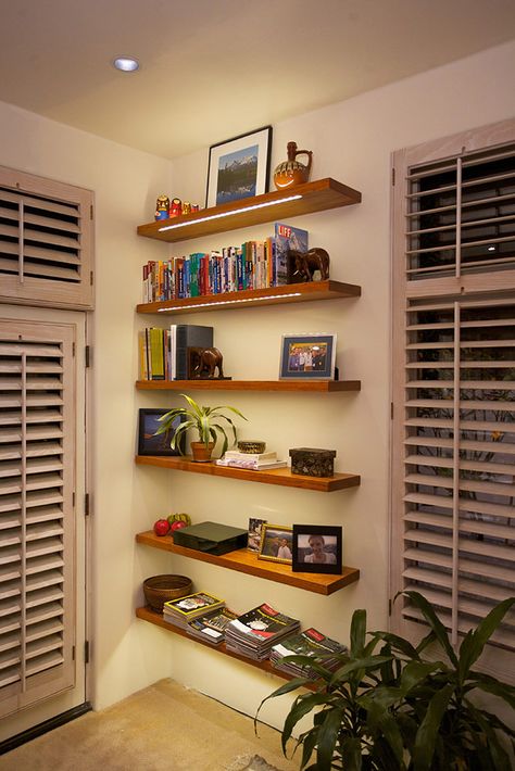 Decorating Shelves In Bedroom, Diy Modern Wall Art, Book Shelf Kitchen, Kitchen Shelves Ideas, Invisible Shelf, Led Shelf Lighting, Under Shelf Lighting, Bookshelves For Small Spaces, Invisible Shelves