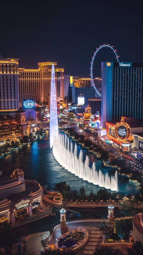 Unforgettable Las Vegas Tour: Discover the City of Lights Like Never Before! Las Vegas City View, Las Vegas Fountains, Vegas Strip Aesthetic, Luxury City, Vegas Trip Aesthetic, Christmas In Las Vegas, Las Vegas Travel, Bellagio Fountains Las Vegas, Las Vegas Strip Aesthetic