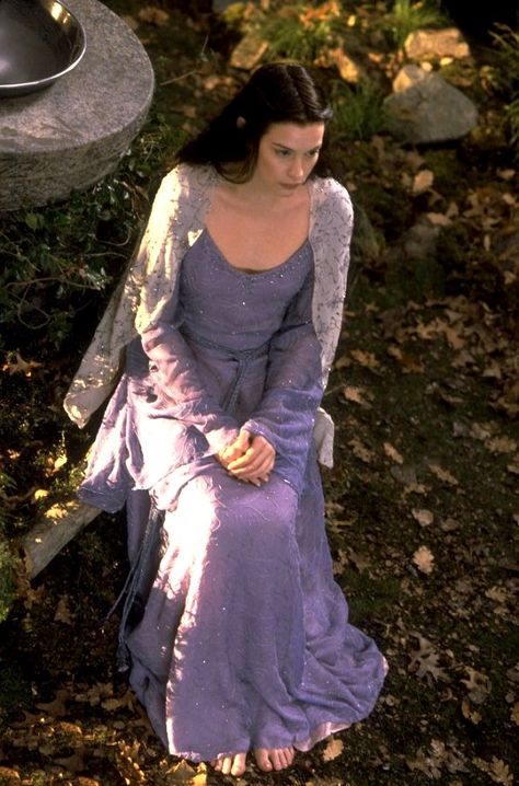 Arwen - Lord of the Rings - Fellowship of the Ring - Liv Tyler - deleted scene in Lothlorien Arwen Purple Dress, Purple Medieval Dress Aesthetic, Arwen Undomiel Aesthetic, Purple Medieval Aesthetic, Vissera Targaryen, Ashara Dayne Aesthetic, Elvish Outfits, Arwen Aesthetic, Purple Medieval Dress