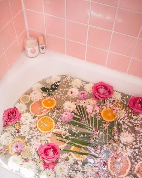 Our favorite kind of bath! Throw in some of your favorite flower petals and one of our soaking salts for a calming and de-stressing experience. Spa Baths, Bath Goals, Bath Aesthetic, Spiritual Bath, Dream Bath, Floral Bath, Flower Bath, Milk Bath, Relaxing Bath