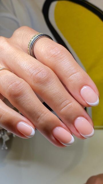 French Tip Gel Nails, Natural Nails Manicure, The Olsen Twins, Gel Nails French, Builder Gel Nails, Nail Courses, Gel Mani, Simple Gel Nails, Minimal Nails