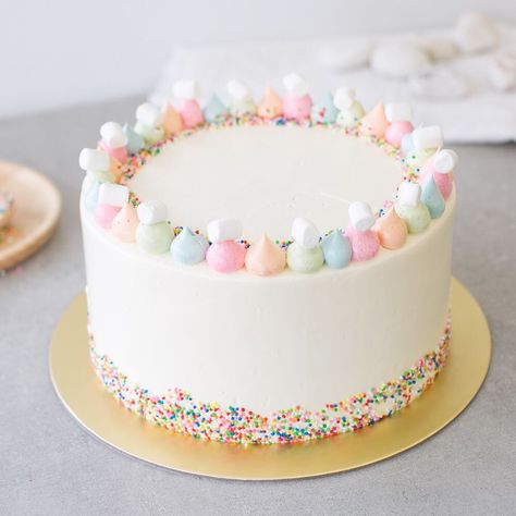 Baker's Brew Studio on Instagram: “Funfetti Vanilla Cake • A simple vanilla sponge cake, frosted with vanilla Swiss meringue buttercream, decorated with marshmallows and…” Cake Frosting Designs, Plain Cake, Vanilla Sponge Cake, Meringue Buttercream, Vanilla Sponge, Swiss Meringue, Funfetti Cake, Simple Birthday Cake, Cake Frosting