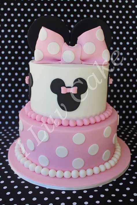 Minnie Mouse baby shower cake by I Luv Cake Minnie Mouse Baby Shower Cake, Baby Minnie Mouse Cake, Disney Themed Bridal Shower, Cupcakes Fondant, Minnie Mouse Birthday Party Decorations, Minnie Mouse Birthday Cakes, Minnie Mouse Baby, Twin Birthday Parties, Bolo Minnie