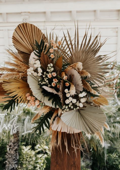 Tropical Modern Boho Wedding Inspiration at the Lagoon of Banyan Tree Mayakoba Boho Jungle Wedding, Boho Hawaiian Wedding, Tropical Boho Wedding, Palm Tree Crafts, Earth Tone Wedding, Boho Wedding Centerpieces, Modern Boho Wedding, Jungle Wedding, Tropical Boho