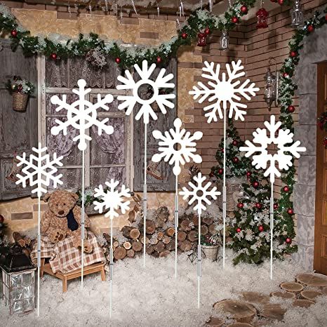 Christmas Lawn Decor, Christmas Yard Signs, Winter Outdoor Decorations, Christmas Pathway Lights, Lawn Decorations, Christmas Yard, Rainy Weather, Lawn Decor, White Snowflake