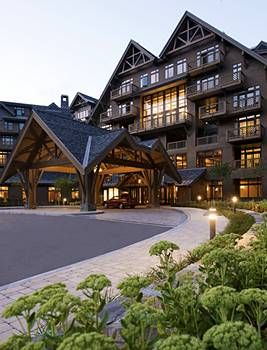 Escape to Stowe Mountain Lodge for a truly outstanding stay in Stowe, Vermont. Our guests loved the hotel's spa, jacuzzi and 'ski valet'. Chinese Hotel, Vermont Vacation, Stowe Vt, Mountain Hotel, Spa Weekend, New England Road Trip, Stowe Vermont, Travel Christmas, Destin Hotels