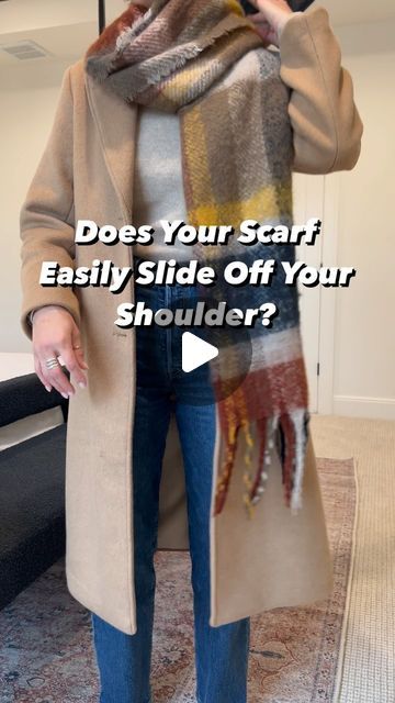 Casey Matheny | Wardrobe Stylist on Instagram: "I love the coziness of a scarf! ☁️ And one of my favorite ways to wear one is casually throwing it over one shoulder. BUT it always falls!  Here’s a hack if you love a casual scarf throw-over without the fussiness. Comment ‘LINK’ and I’ll DM you my outfit details (my scarf is $10!)" How To Wear A Blanket Scarf, Shawl Outfit, Tie A Scarf, Ways To Wear A Scarf, Scarf Casual, Wardrobe Stylist, Faded Jeans, My Outfit, Scarf Tying