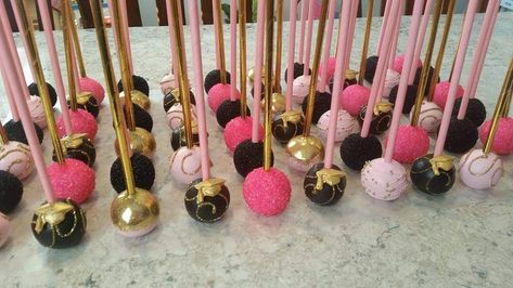 Black Theme Cake, Gold Cake Pops, Graduation Cake Pops, Black And Gold Cake, Pink Cake Pops, Black Dessert, Rose Gold Cake, Black Theme, Graduation Cake