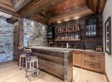 18 Marvelous Rustic Home Bar Ideas For Pure Enjoyment Rustic Kitchen Bar Ideas, Rustic Bar Room Ideas, Rustic Kitchen Bar, Home Back Bar Ideas, Rustic Mancave Ideas, Lodge Bar Ideas, Tavern Bar Ideas, Rustic Indoor Bar Ideas, Bar Furniture Ideas