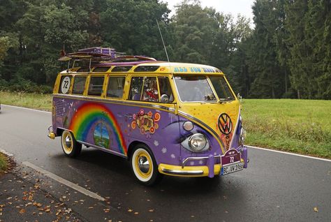 70s Vw Bus, Combi Hippie, T3 Vw, Kombi Motorhome, Hippie Car, Kombi Home, Volkswagen Van, Vintage Vw Bus, Hippie Bus