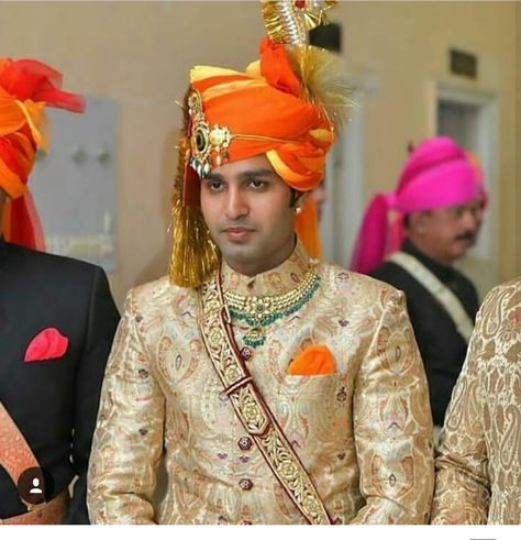 Shivani Rathore Wedding Look Men, Rajputi Wedding, Groom Wedding Jewellery, Achkan For Men, Rajasthani Bride, Rajputi Dress, Haldi Outfit, Sherwani Groom, Mens Sherwani