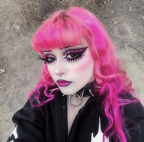 Colorful Goth Makeup, Pink Goth Makeup, Pink Goth Aesthetic, Perky Goth, Goth Makeup Looks, Pastel Goth Makeup, Trad Goth Makeup, Alternative Girl, Purple Goth