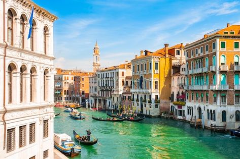 View of grand canal in venice, italy. fa... | Premium Photo #Freepik #photo #venice #travel-destination #europe-travel #travel-water Venice Hotel, Venice City, European City Breaks, Santorini Island, Romantic Retreat, Hotel Stay, Grand Canal, Autumn Landscape, City Break