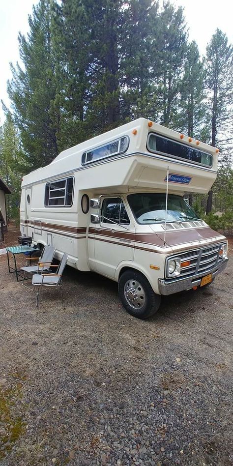 Western Apocalypse, Dodge Motorhome, Vintage Winnebago, Vintage Vw Camper, Vintage Motorhome, Glamper Camper, Rv Dreams, Classic Campers, Truck Bed Camper