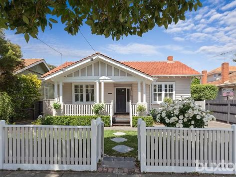 Terracotta Roof House Exterior Colors, Terracotta Roof House, Cute Small Houses, Red Roof House, Small House Exterior, Bungalow Exterior, Minimal House Design, Exterior Paint Colors For House, Red Roof