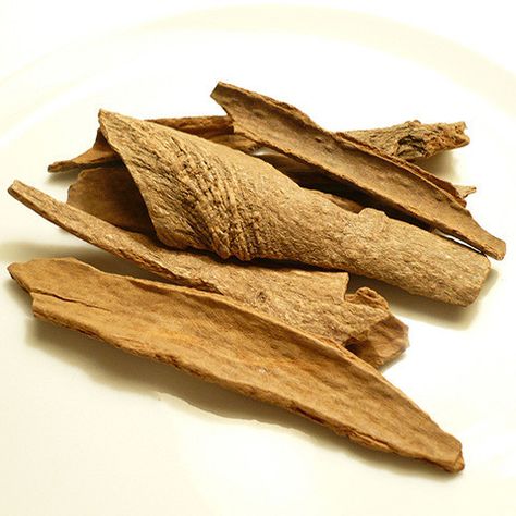 Cinnamom Bark Oil Lower Sugar Levels, Saigon Cinnamon, Cinnamon Bark Essential Oil, Blood Sugar Diet, Fragrance Ingredients, Cinnamon Essential Oil, Ceylon Cinnamon, Digestion Process, Cinnamon Bark