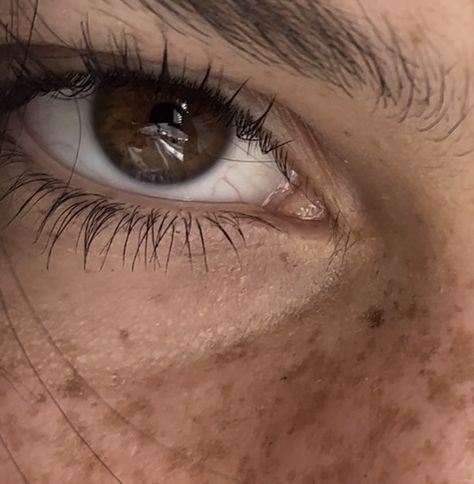 Freckle freckle frecle Pale Skin With Freckles Aesthetic, Brown Eyes And Freckles Aesthetic, Freckled Skin Aesthetic, Freckles Aesthetic Faceless, Brown Eyes With Freckles, Brown Woman Aesthetic, Pale Skin With Freckles, Freckle Aesthetic, Freckled Brunette