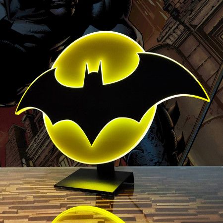 Switch Drawing, Batman Wall Art, Batman Room, Batman Wall, Batman Pictures, Batman Symbol, Batman Wonder Woman, Glow Effect, Im Batman