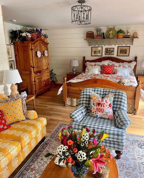 Whimsy Interior Design, Cottage House Interior, Nostalgic 90s, 90s Summer, Casa Country, Cozy Spaces, Cozy Home Decor, Casa Vintage, Beautiful Rooms