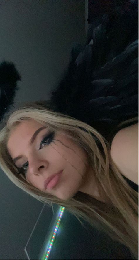 Makeup For Dark Angel Costume, Dark Angles Halloween Makeup, Black Demon Halloween Costume, Dark Fallen Angel Makeup, Fallen Angel Hair Ideas, Dark Angel Halloween Makeup Easy, Halloween Fallen Angel Makeup, Fallen Angle Make Up Halloween, Dark Angel Makeup Aesthetic