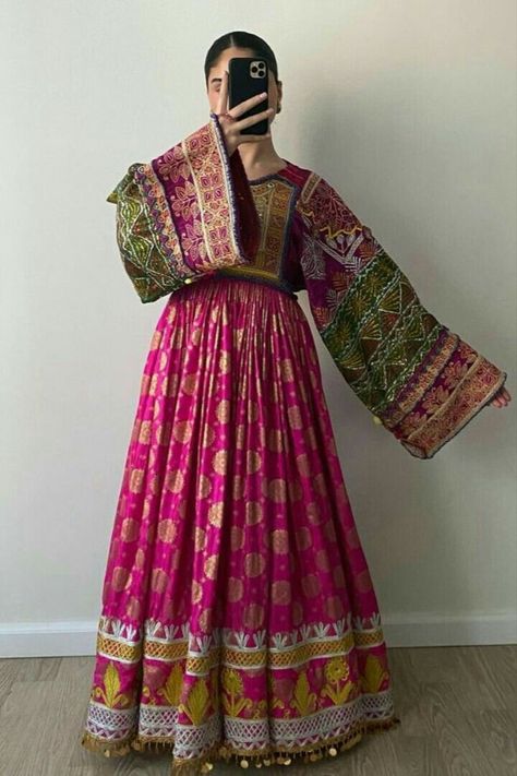 Afghani Clothes, Old Dress, Afghan Wedding, Frock Fashion, Classy Wedding Dress, Afghan Fashion, Desi Fashion Casual, Afghan Clothes, Pakistani Fancy Dresses