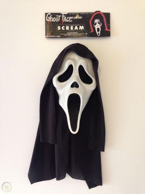 Ghostface Costume, Ghostface Mask, Ghost Face Mask, Scream Mask, Danielle Bregoli, Mascaras Halloween, Ghostface Scream, Scary Movie Characters, Horror Stuff