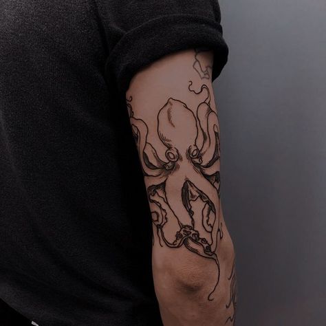 Octopus Elbow Tattoo, Tattoo Elbow, Trippy Tattoo Ideas, Dragon Tattoo Arm, Kraken Tattoo, Squid Tattoo, Trippy Tattoo, Best Leg Tattoos, Octopus Tattoo Design