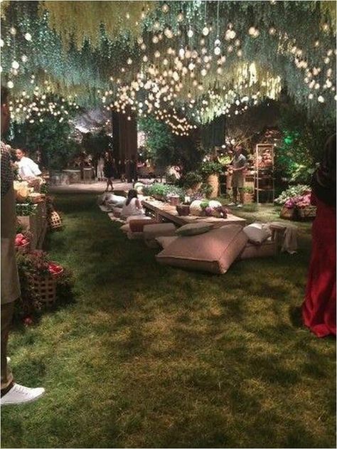 Wedding Decorations Ideas, Rustic Wedding Decorations, Rustic Outdoor Wedding, Outdoor Wedding Decorations, Rustic Outdoor, Wedding Decor Elegant, Beautiful Backyards, The Ceiling, Decor Minimalist