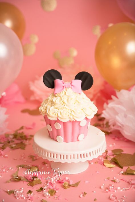 Mini Mouse First Birthday Cake, Minnie Mouse Cake Smash, Minnie Mouse Cupcake Cake, Minnie Mouse Smash Cake, 1st Birthday Foods, Smash Cake First Birthday, Milestone Cake, Newborn Milestone, Minnie Mouse Birthday Theme