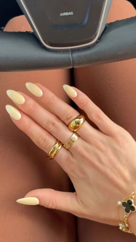 There are so many cute summer nail ideas on this list to save for the warmer weather! I can't wait to try these at my next salon appointment. Cute Summer Nail Ideas, Summer Nail Ideas, Minimalist Nail, Best Nails, One Color Nails, Summery Nails, Casual Nails, Classy Acrylic Nails, Neutral Nails